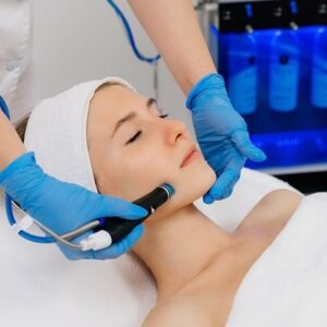 Does a dermatologist for hydrafacial on the face use harsh chemicals?